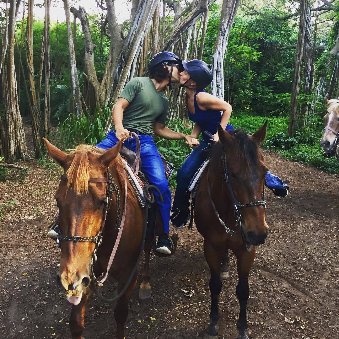 horseback kiss