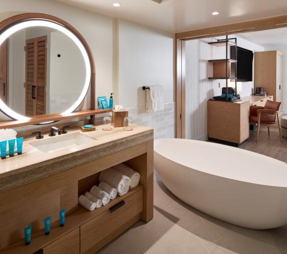 Luxury Suite with Tub