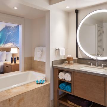 Premium Ocean View King Bathroom with Tub