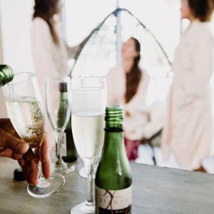 Bridal party getting ready