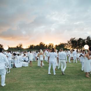 Diner en Blanc